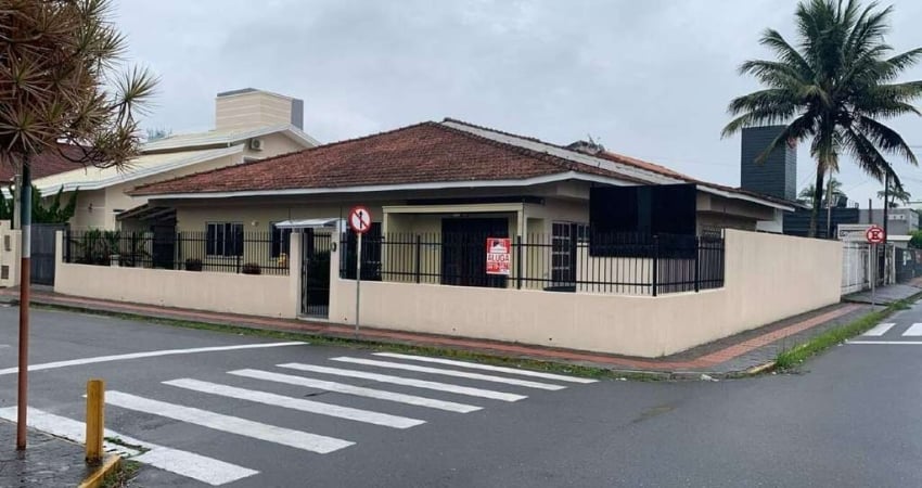 CASA NO CENTRO DE NAVEGANTES/SC