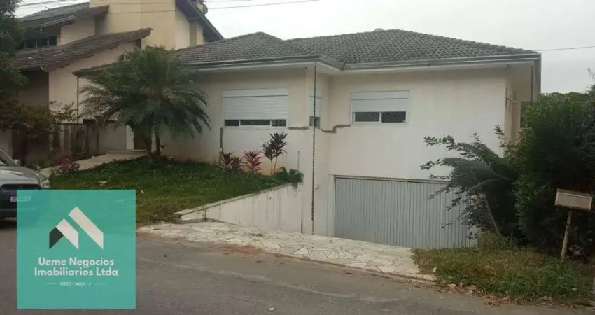 Vende-se Casa de Alto Padrão em Condominio, 3 Dormitórios, com Suíte, 6 Vagas de Garagem, por R$ 2.500.000,00 - Aruã, Mogi das Cruzes