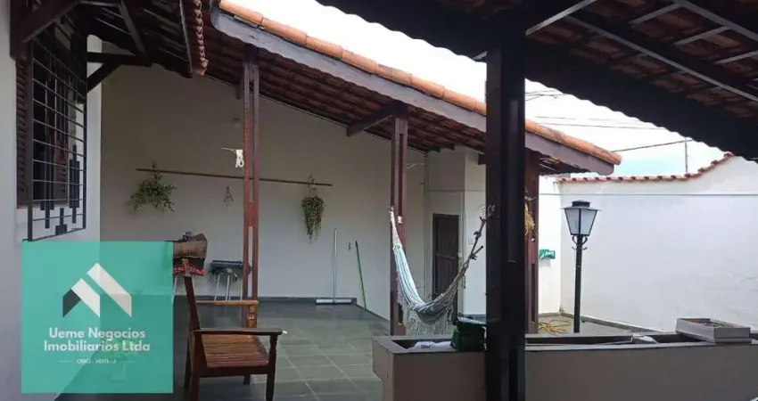Vende Casa, 3 Dormitórios, sendo 1 Suíte, 198m² por R$ 600.000,00 Venda (Aceita Permuta) - Vila Cecilia