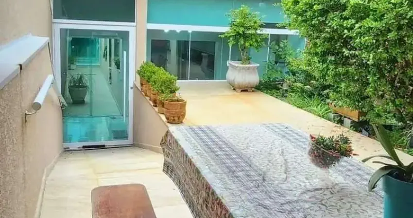 Sobrado com 3 dormitórios à venda, 230 m² por R$ 980.000,00 - Vila Suissa - Mogi das Cruzes/SP