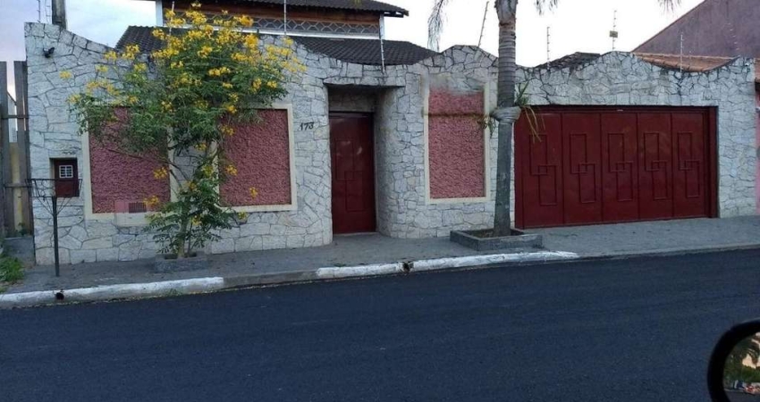 Sobrado com 4 dormitórios à venda, 300 m² por R$ 890.000,00 - Jardim Quaresmeira - Suzano/SP