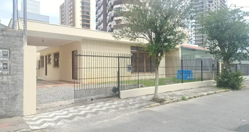 Casa com 4 quartos para alugar na Rua Anita Garibaldi, A1, Centro, Itajaí