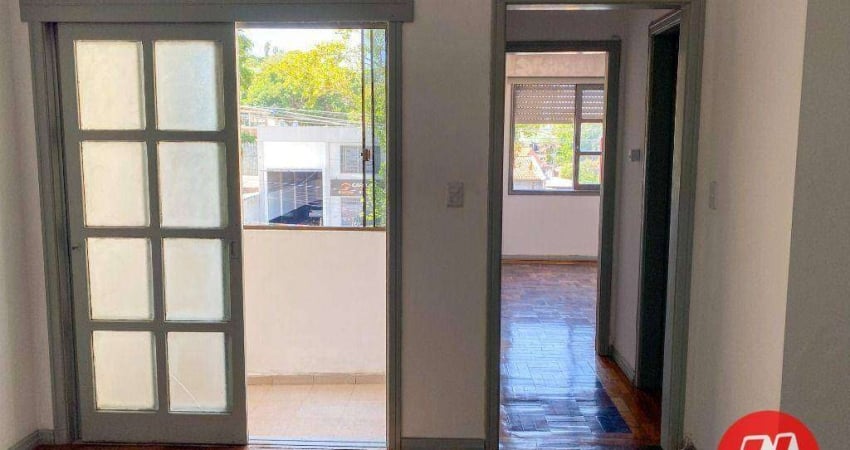 No bairro Medianeira,1 dormitório e sacada.