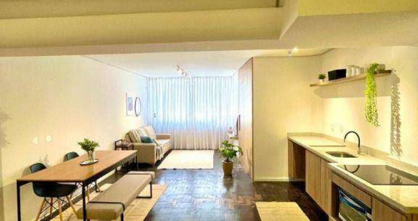 Loftna rua dos Andradas com 47 m², reformado e mobiliado.