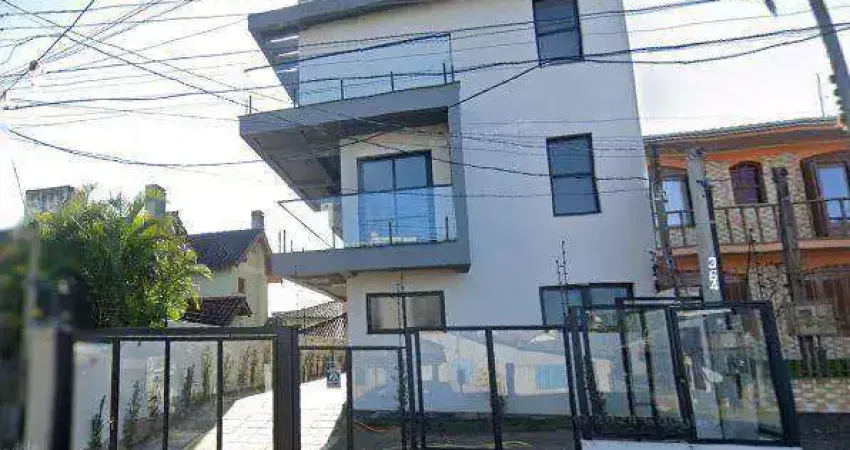 No bairro Tristeza, casa em condomínio com 2 andares, 3 dormitórios, suíte e 2 vagas.