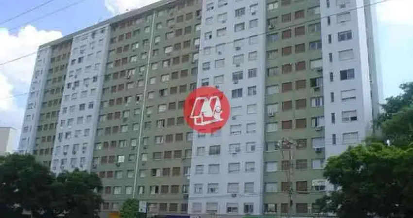 Na avenida ipiranga,1dormitório,reformado com infraestrutura.