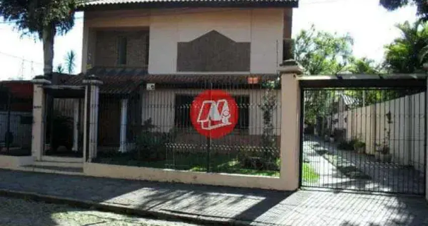No bairro ipanema, casa de 274 m²,4 dormitórios, suítes, vagas e piscina.