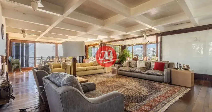 No morro santa tereza, casa 724 m² de 4 suites.6 vagas e infraestrutura.