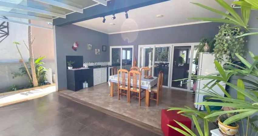 Casa em Condomínio para Venda em Santana de Parnaíba, Alphaville, 4 dormitórios, 2 suítes, 5 banheiros, 4 vagas