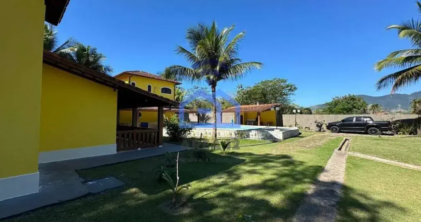 Ampla Área à venda no Travessão em Caraguatatuba, SP - 2000m² de construção, contém três residência