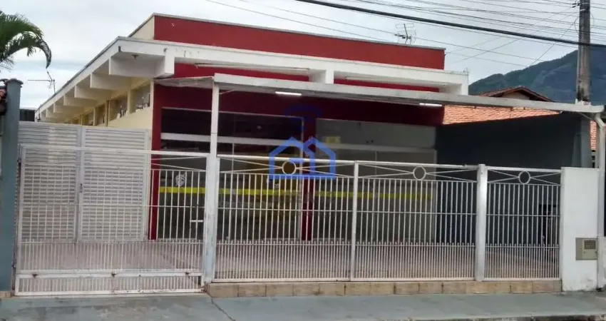 Prédio Comercial à venda no Centro de Caraguatatuba: Em Ótima Localização com Salas Versáteis e Edí