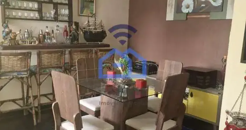 Casa ampla com quintal espaçoso à venda no bairro Pontal de Santa Marina em Caraguatatuba, SP