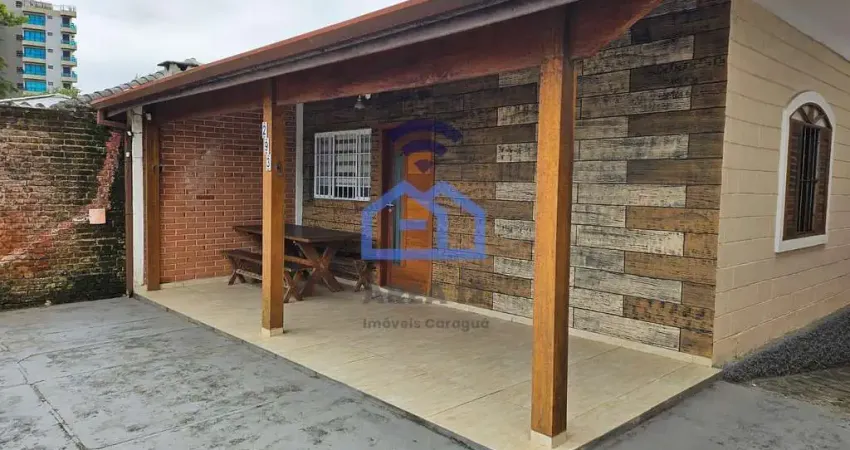 Linda Casa com edícula, à venda a apenas 100m da praia da Cocanha, no bairro do Massaguaçu em Carag