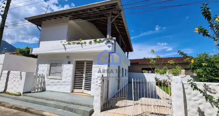 Sobrado em ótima localização à venda no bairro Massaguaçu em Caraguatatuba, SP - More pertinho da p
