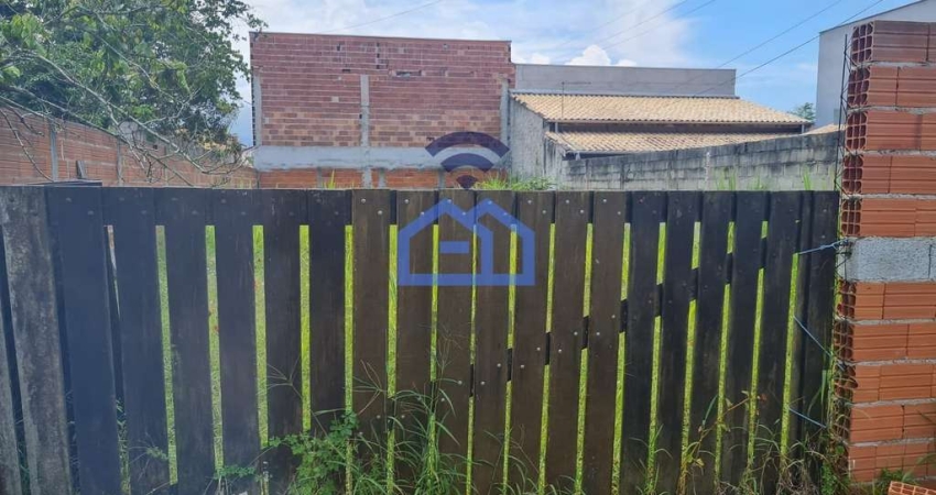 Terreno de 250m² localizado na quadra do mar, a apenas 50m da orla da praia do Massaguaçu, em Carag
