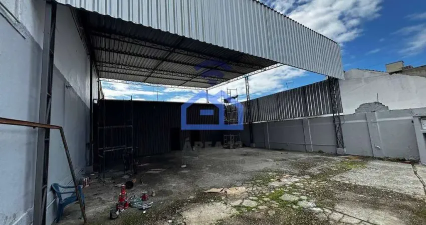 Galpão comercial para locação no Centro de Caraguatatuba, SP - com 280m² de área total!