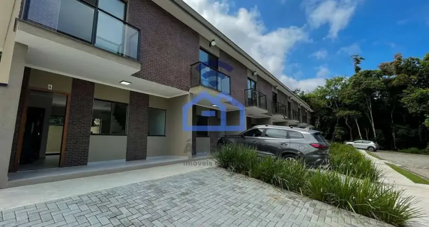 Sobrado à venda no condomínio Jardim Imperial no bairro do Massaguaçu em Caraguatatuba, SP