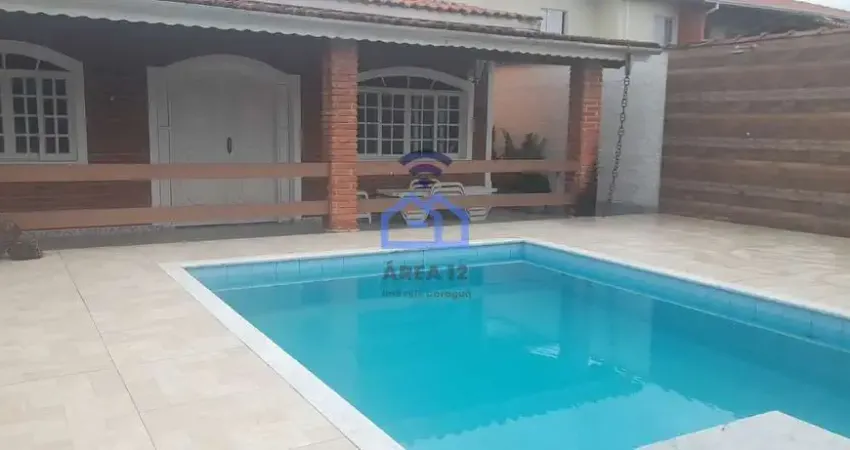 Ótima casa ampla com piscina à venda no bairro Pontal Santa Marina, Caraguatatuba, SP - Venha morar