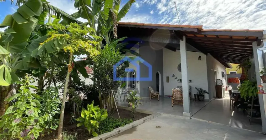 Excelente Casa à venda localizada a poucos metros da praia do Indaiá em Caraguatatuba, SP