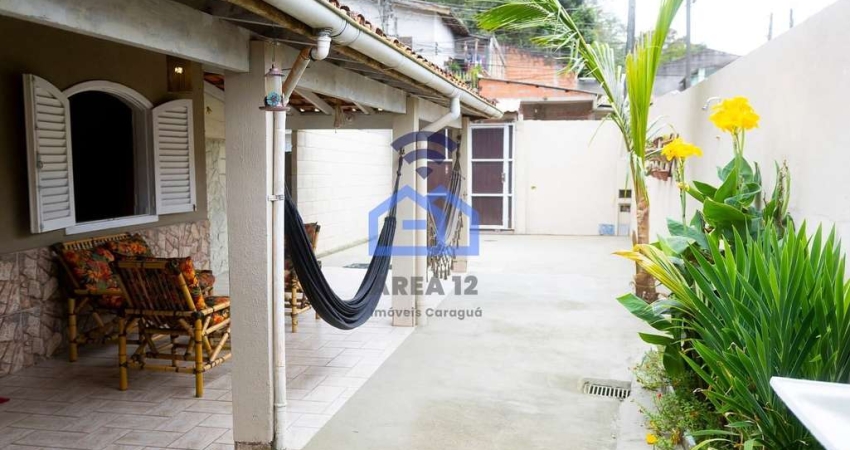 Charmosa Casa com edícula à venda no bairro do Sumaré em Caraguatatuba, SP