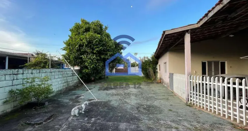 Casas à venda no bairro do Porto Novo em Caraguatatuba, SP - Terreno de 1.165m² com 3 casas