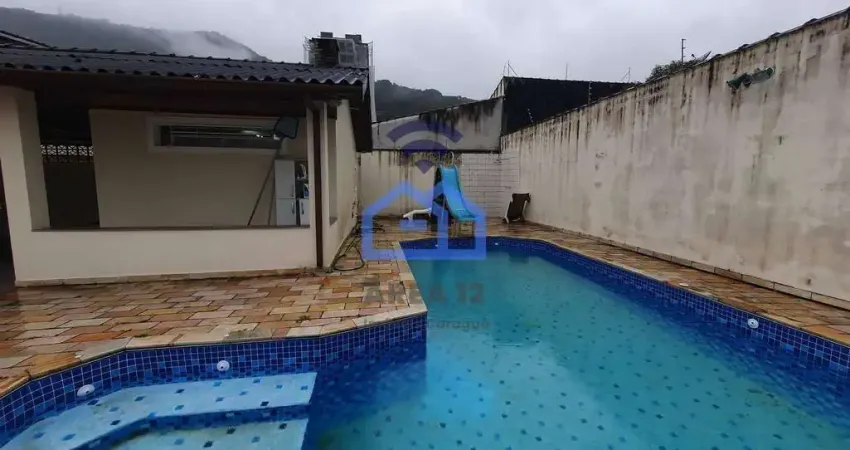 Casa de 3 suítes à venda no bairro do Sumaré em Caraguatatuba, SP - Com piscina e área gourmet!