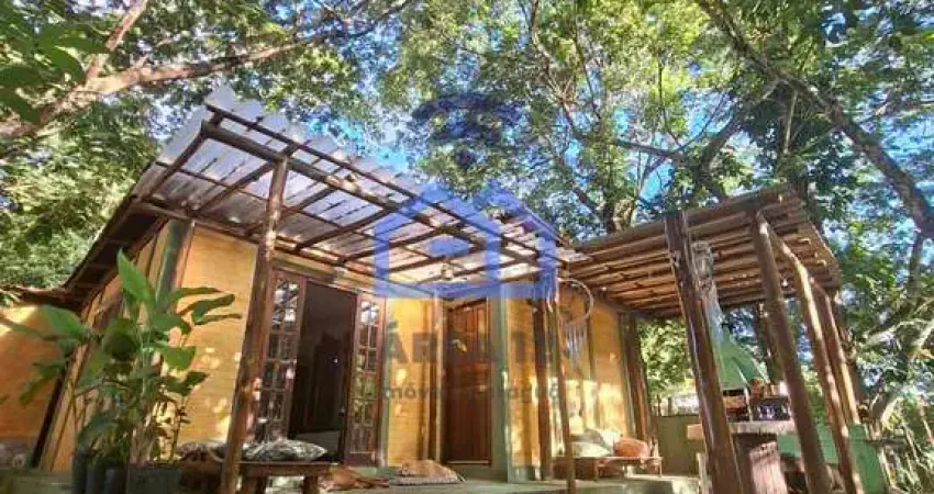 Casa Exclusiva em Meio à Natureza à venda no bairro do Massaguaçu em Caraguatatuba, SP
