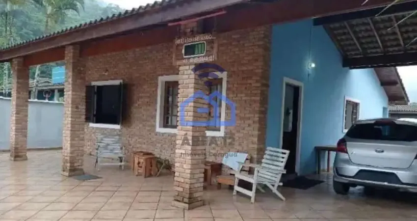Casa com piscina à venda no Condomínio Recanto Verde Mar, na Cocanha em Caraguatatuba, SP