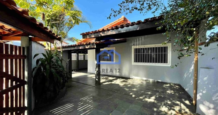 Casa térrea à venda na região central, bairro do Caputera em Caraguatatuba, SP
