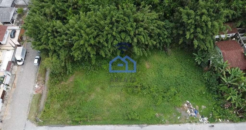 Oportunidade - Terreno plano de esquina com 1.470m² à venda no bairro do Massaguaçu em Caraguatatub