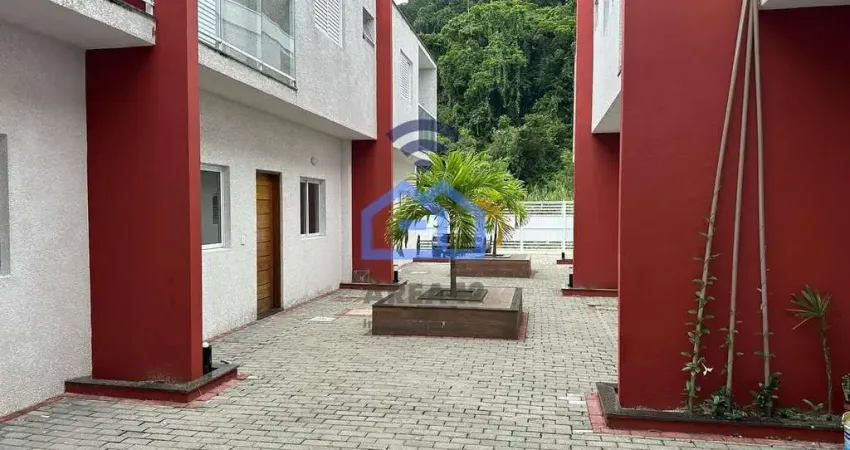Sobrado em condomínio à venda no bairro do Massaguaçu em Caraguatatuba, SP - com 2 suítes