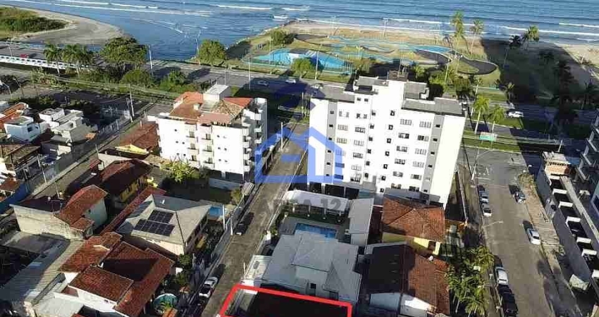 Casa à venda a uma quadra da praia no bairro do Indaiá em Caraguatatuba, SP