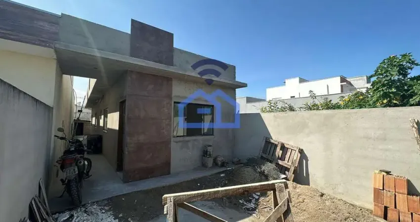 Casa à venda em fase final de construção, com 2 dormitórios sendo uma suíte no bairro dos golfinhos
