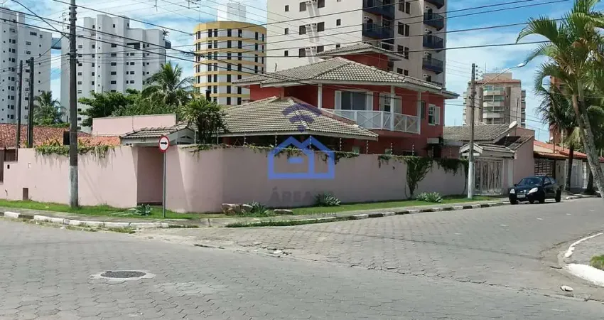 Sobrado para locação no bairro Martim de Sá em Caraguatatuba, SP - 3 dormitórios sendo 1 suíte ótim