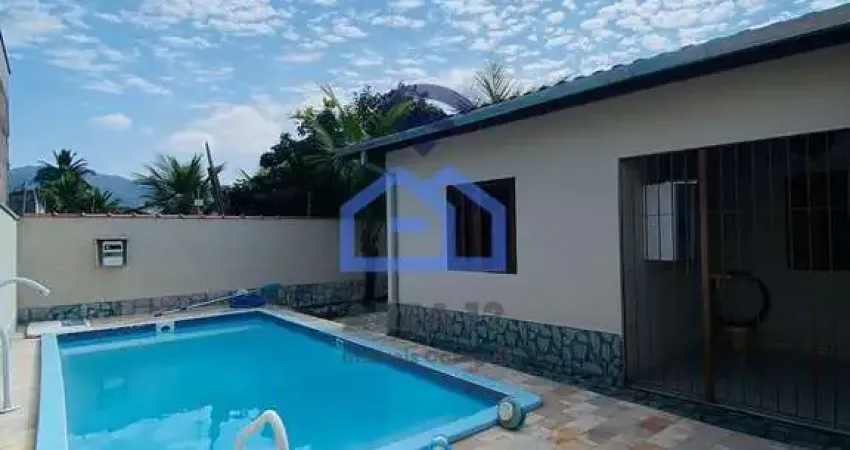 Casa à venda no bairro Capricórnio II em Caraguatatuba, SP com 3 dormitórios à 500 metros da praia.