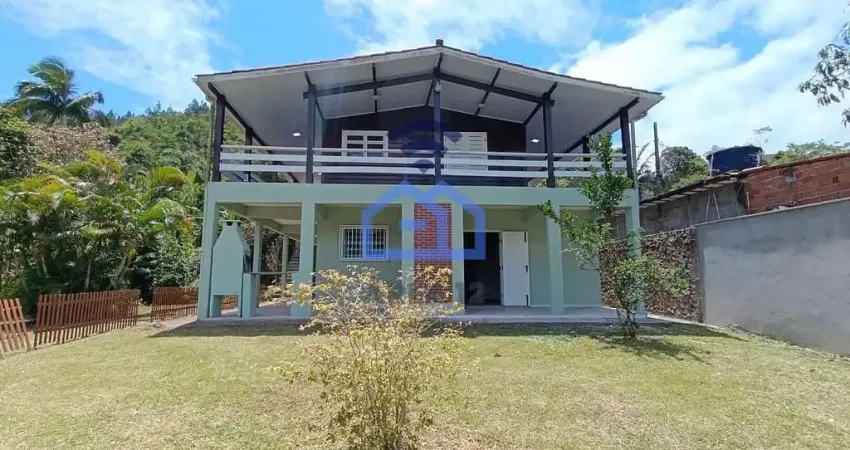 Sobrado para locação no bairro martim de sá em caraguatatuba, sp com 4 dormitórios, varanda e amplo