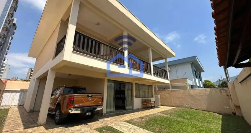 Sobrado à venda no bairro indaiá em caraguatatuba, sp com 4 dormitórios sendo 1 suíte, área gourmet