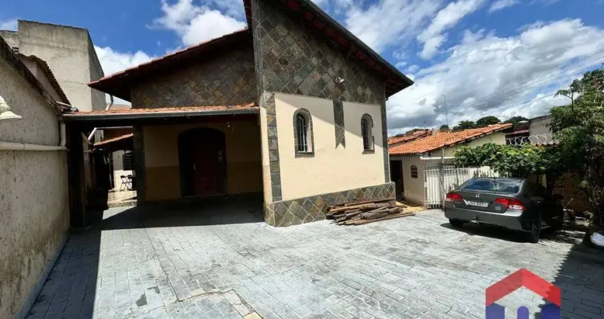 Casa com 3 dormitórios à venda, 210 m² por R$ 850.000,00 - Mantiqueira - Belo Horizonte/MG