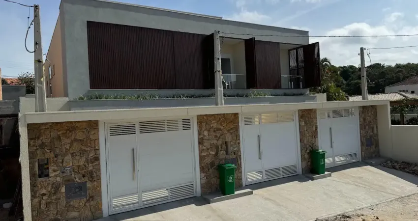 Linda casa duplex alto padrão com 02 dormitórios suítes, à venda a 600m da praia dos ingleses!