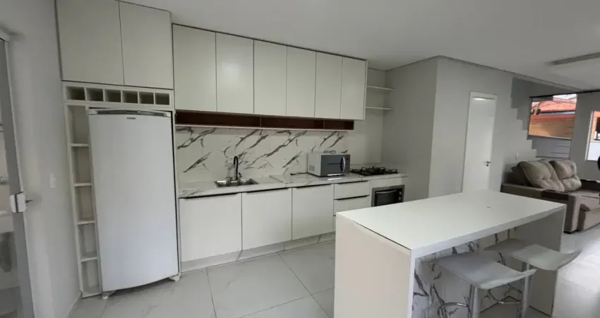 Lindo sobrado mobiliado, com 03 dormitórios, sendo 01 suíte, à venda nos ingleses!!!