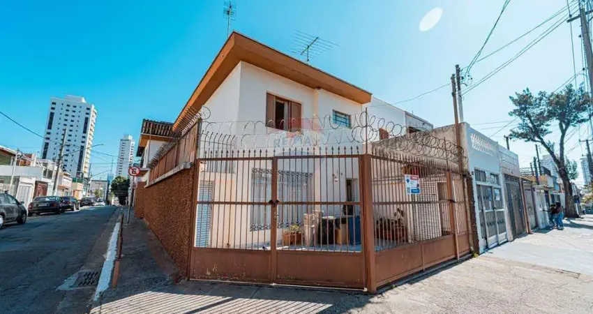 Sobrado a venda no Jardim da Glória. 150m2, com  3 dormitórios, 2 salas, copa/cozinha, churrasqueira , edícula e 2  vagas