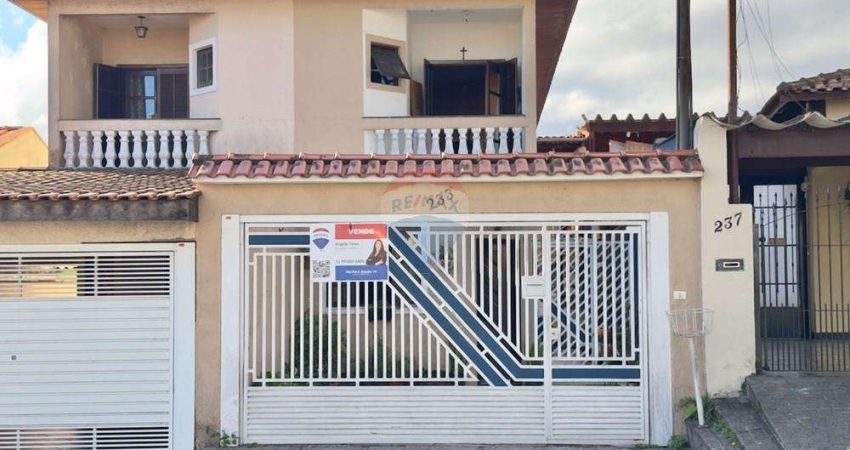 SOBRADO CHARMOSO , 3 DORM. SUÍTE E 2 VAGAS - EXC LOCALIZAÇÃO.