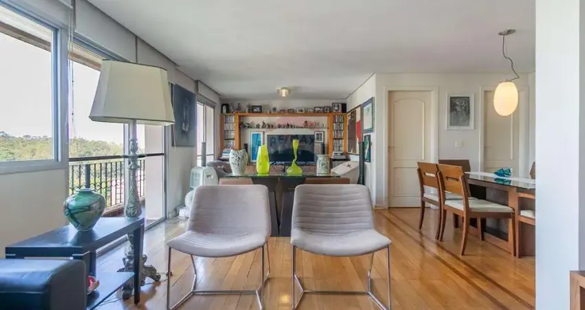 Amplo e charmoso apartamento com 3 dormitórios e 146m2 de área útil no coração do panamby