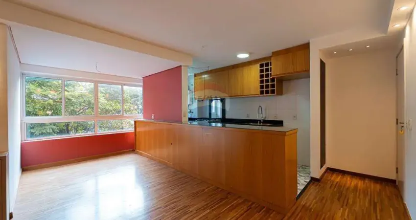 Apartamento totalmente reformado no coração do Jardim Prudência em rua tranquila e arborizada