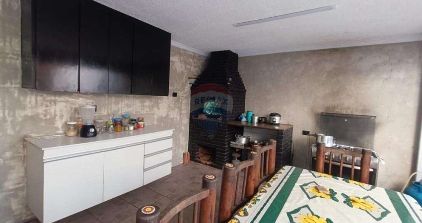 Sobrado à venda com 3 dorm, 2 suítes, 4 vagas - Vila Castelo/SP.