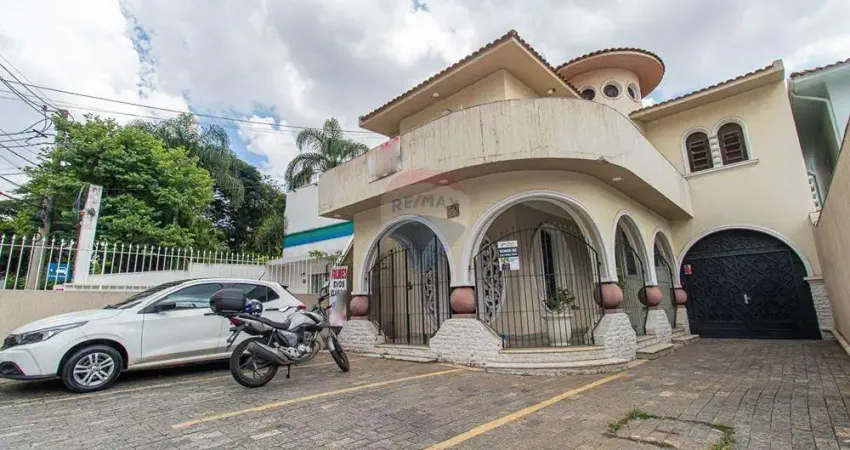 Casa Charmosa e Espaçosa à Venda na Rua Topázio!