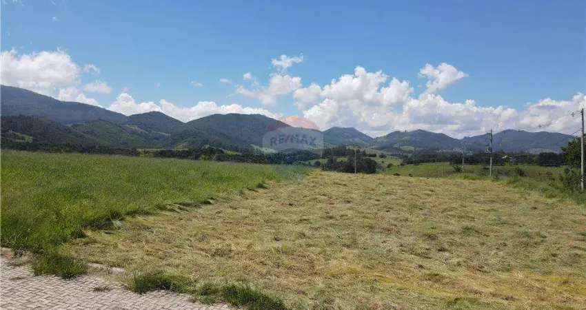 OPORTUNIDADE em Joanopolis,Lote de 1000 m² , à dois minutos da represa, vista para as montanhas.