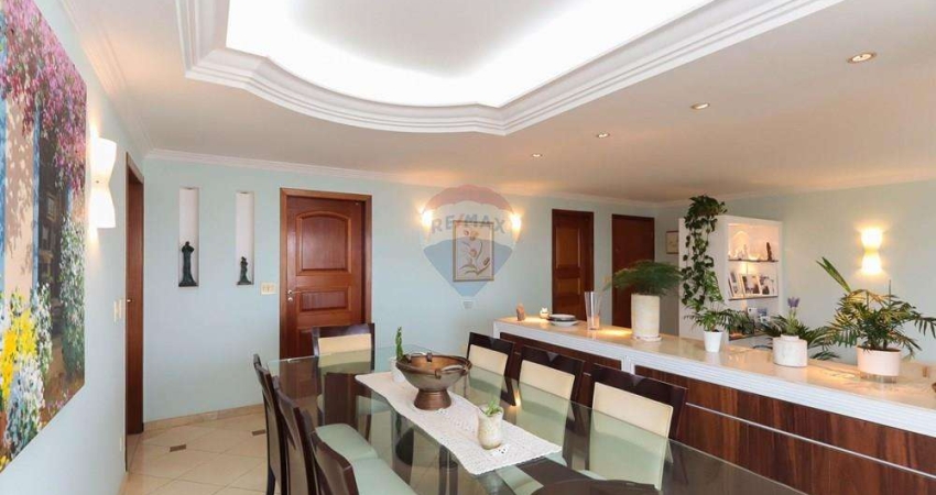 Apartamento reformado à venda na Aclimação — 168m², 3 suítes, 2 vagas fixas e vista espetacular!