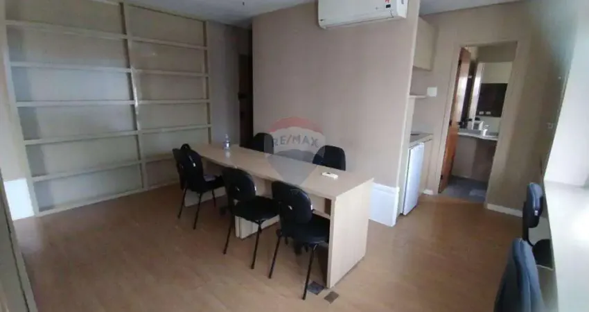 Sala Comercial Mobiliada na Rua Joaquim Floriano para locação - 52m2 com vaga - pacote fechado
