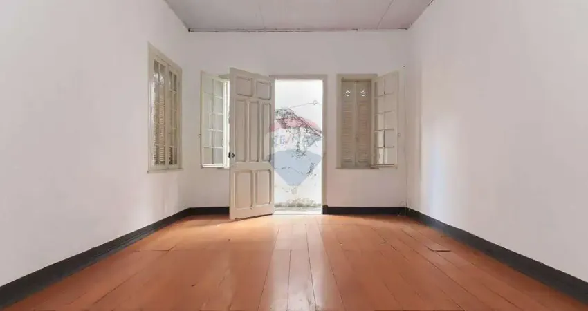 Casa Térrea à venda no Coração do Cambuci - Espaço e Versatilidade em um só Lugar!
